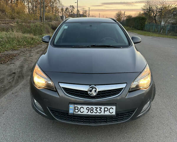 Сірий Опель Астра, об'ємом двигуна 1.25 л та пробігом 261 тис. км за 4100 $, фото 2 на Automoto.ua
