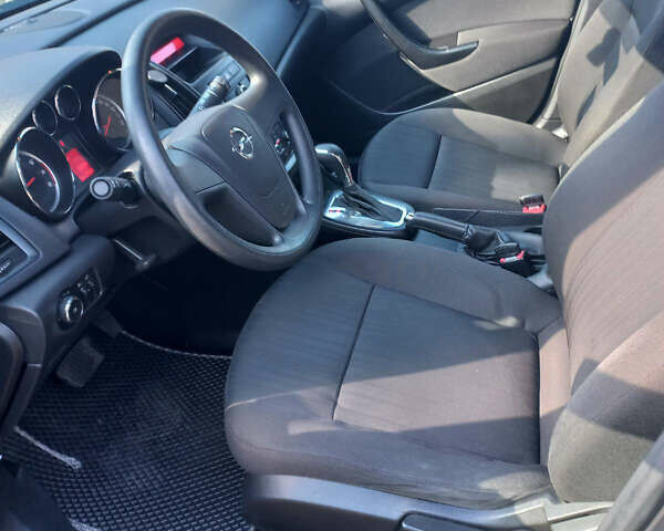 Серый Опель Астра, объемом двигателя 1.6 л и пробегом 140 тыс. км за 8400 $, фото 4 на Automoto.ua