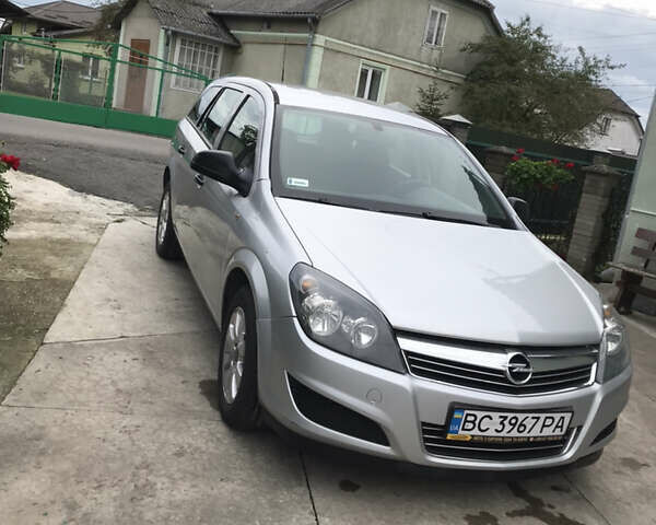 Серый Опель Астра, объемом двигателя 1.7 л и пробегом 250 тыс. км за 5900 $, фото 3 на Automoto.ua