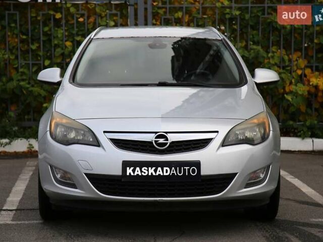 Серый Опель Астра, объемом двигателя 1.69 л и пробегом 233 тыс. км за 7800 $, фото 1 на Automoto.ua