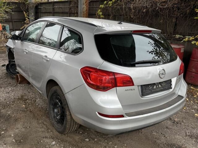 Серый Опель Астра, объемом двигателя 1.7 л и пробегом 230 тыс. км за 1999 $, фото 4 на Automoto.ua