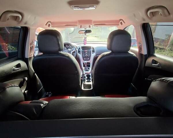 Опель Астра 2011 в Коростене на Automoto.ua Серый Опель Астра, объемом двигателя 1.7 л и пробегом 395 тыс. км за 6400 $, фото 3 на Automoto.ua