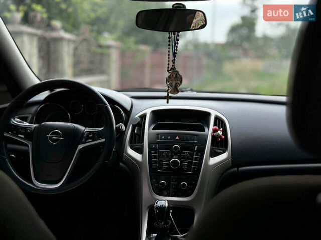 Серый Опель Астра, объемом двигателя 1.7 л и пробегом 261 тыс. км за 6900 $, фото 13 на Automoto.ua
