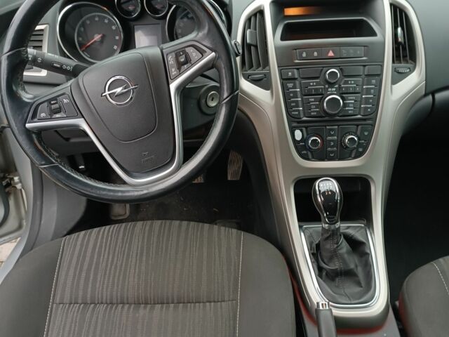 Серый Опель Астра, объемом двигателя 1.6 л и пробегом 264 тыс. км за 5850 $, фото 6 на Automoto.ua