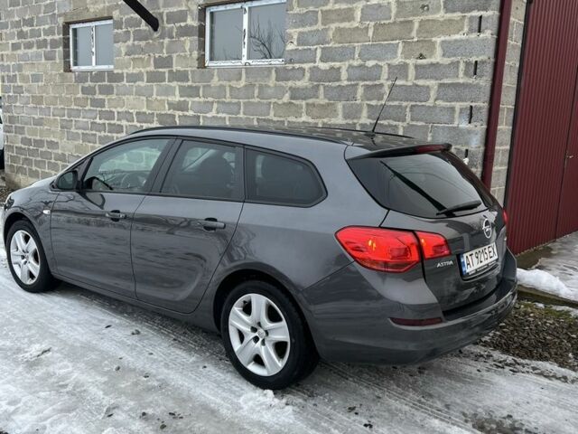 Серый Опель Астра, объемом двигателя 1.7 л и пробегом 240 тыс. км за 6500 $, фото 3 на Automoto.ua