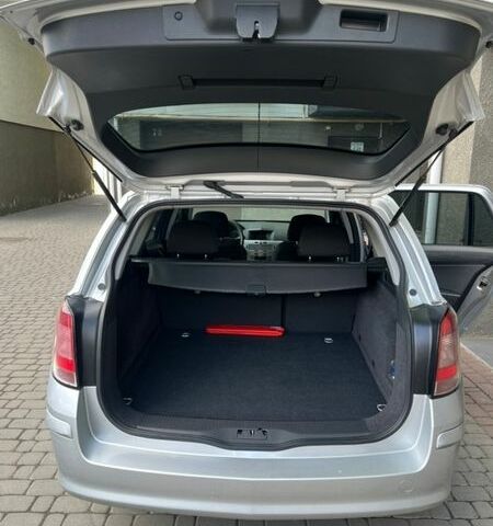 Серый Опель Астра, объемом двигателя 1.7 л и пробегом 236 тыс. км за 6100 $, фото 19 на Automoto.ua