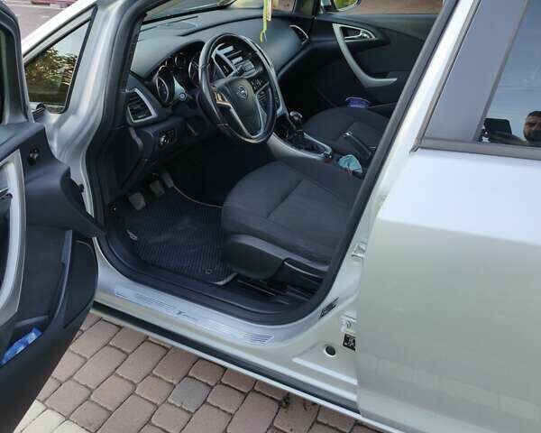 Серый Опель Астра, объемом двигателя 1.7 л и пробегом 309 тыс. км за 7000 $, фото 12 на Automoto.ua