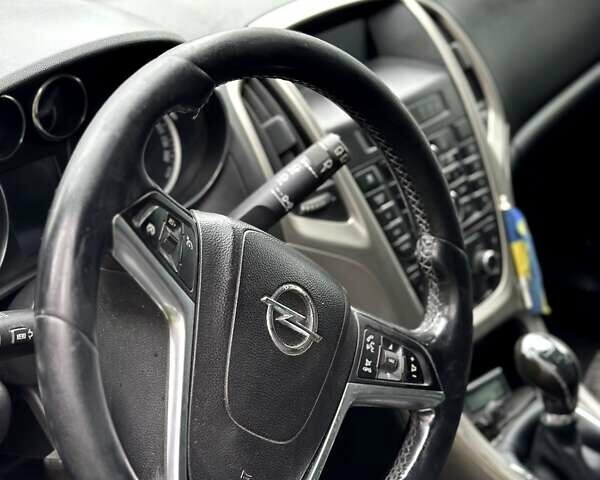 Серый Опель Астра, объемом двигателя 1.3 л и пробегом 370 тыс. км за 5900 $, фото 2 на Automoto.ua