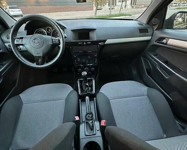 Опель Астра 2011 в Луцке на Automoto.ua Серый Опель Астра, объемом двигателя 1.6 л и пробегом 172 тыс. км за 5900 $, фото 62 на Automoto.ua