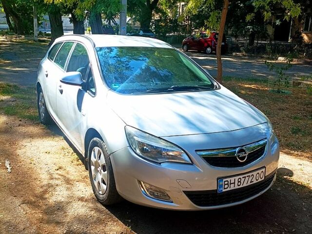 Серый Опель Астра, объемом двигателя 1.7 л и пробегом 238 тыс. км за 7400 $, фото 1 на Automoto.ua