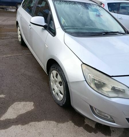 Серый Опель Астра, объемом двигателя 1.7 л и пробегом 212 тыс. км за 4999 $, фото 8 на Automoto.ua