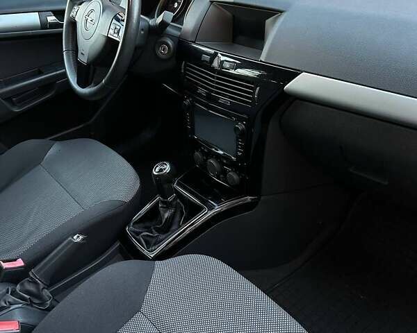 Опель Астра 2011 в Луцке на Automoto.ua Серый Опель Астра, объемом двигателя 1.6 л и пробегом 172 тыс. км за 5900 $, фото 44 на Automoto.ua