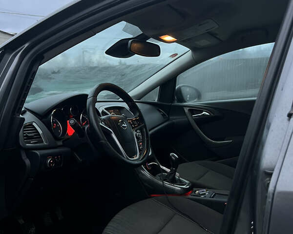 Серый Опель Астра, объемом двигателя 1.7 л и пробегом 287 тыс. км за 6500 $, фото 7 на Automoto.ua