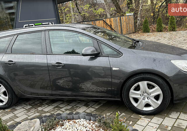 Серый Опель Астра, объемом двигателя 1.7 л и пробегом 319 тыс. км за 6400 $, фото 7 на Automoto.ua