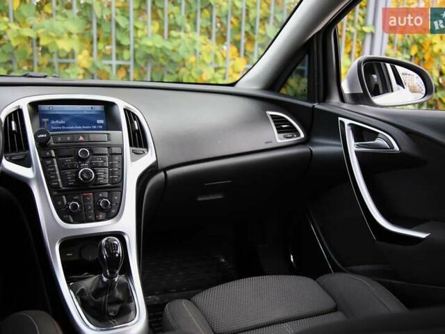 Серый Опель Астра, объемом двигателя 1.69 л и пробегом 233 тыс. км за 7800 $, фото 12 на Automoto.ua