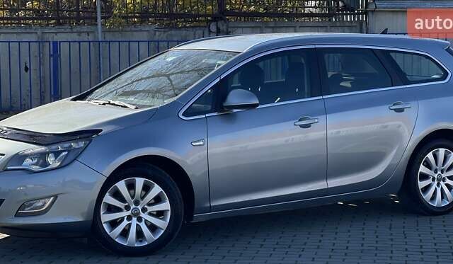 Серый Опель Астра, объемом двигателя 1.7 л и пробегом 259 тыс. км за 7700 $, фото 7 на Automoto.ua