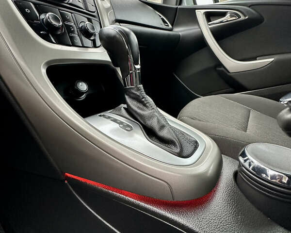 Серый Опель Астра, объемом двигателя 1.6 л и пробегом 148 тыс. км за 7800 $, фото 23 на Automoto.ua