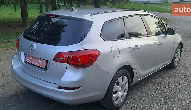 Серый Опель Астра, объемом двигателя 1.7 л и пробегом 248 тыс. км за 6950 $, фото 12 на Automoto.ua