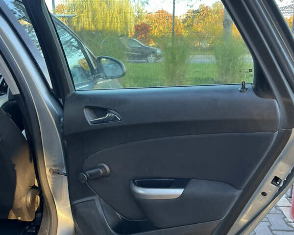 Сірий Опель Астра, об'ємом двигуна 1.96 л та пробігом 260 тис. км за 5799 $, фото 17 на Automoto.ua