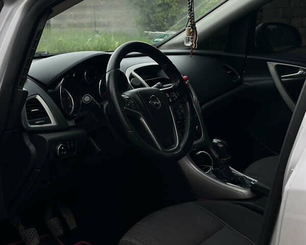 Серый Опель Астра, объемом двигателя 1.7 л и пробегом 261 тыс. км за 6900 $, фото 10 на Automoto.ua