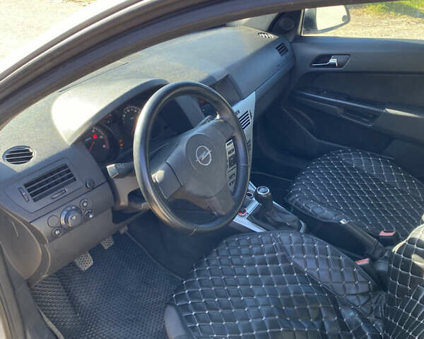 Опель Астра 2011 в Косове на Automoto.ua Серый Опель Астра, объемом двигателя 1.7 л и пробегом 290 тыс. км за 4300 $, фото 13 на Automoto.ua