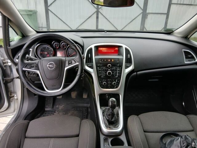 Серый Опель Астра, объемом двигателя 1.7 л и пробегом 266 тыс. км за 7500 $, фото 4 на Automoto.ua