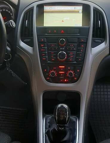 Серый Опель Астра, объемом двигателя 1.7 л и пробегом 248 тыс. км за 6950 $, фото 33 на Automoto.ua