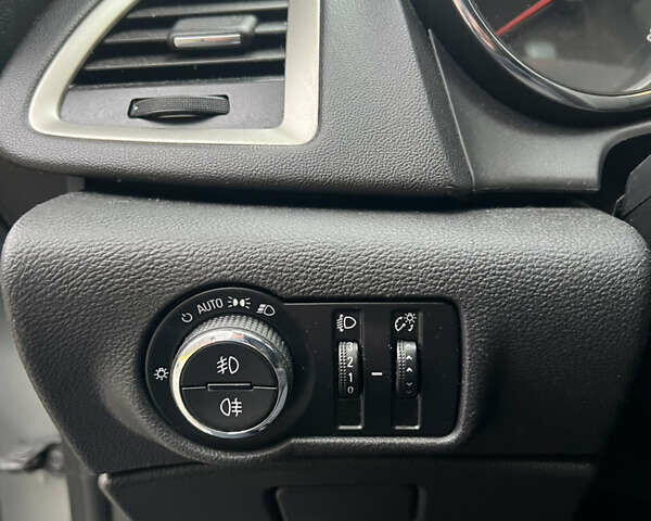 Серый Опель Астра, объемом двигателя 1.7 л и пробегом 308 тыс. км за 6500 $, фото 16 на Automoto.ua