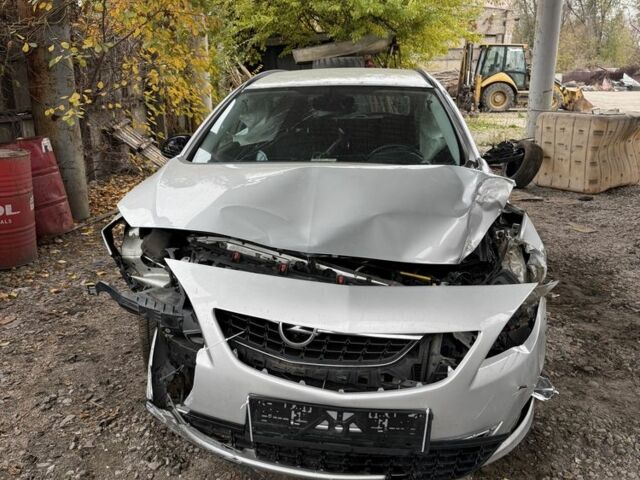 Серый Опель Астра, объемом двигателя 1.7 л и пробегом 230 тыс. км за 1999 $, фото 1 на Automoto.ua