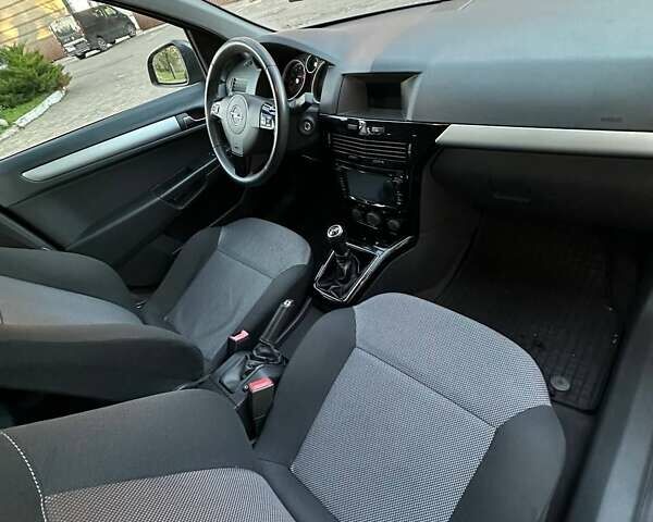 Опель Астра 2011 в Луцке на Automoto.ua Серый Опель Астра, объемом двигателя 1.6 л и пробегом 172 тыс. км за 5900 $, фото 23 на Automoto.ua