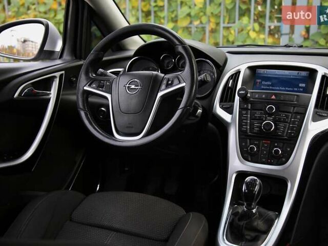 Серый Опель Астра, объемом двигателя 1.69 л и пробегом 233 тыс. км за 7800 $, фото 10 на Automoto.ua