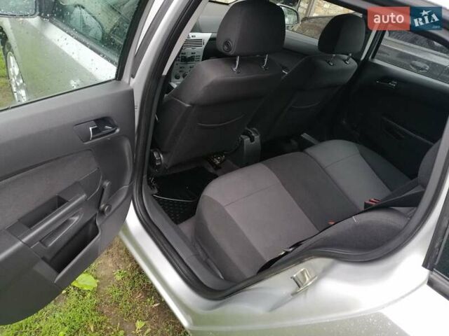 Серый Опель Астра, объемом двигателя 1.6 л и пробегом 192 тыс. км за 6300 $, фото 12 на Automoto.ua