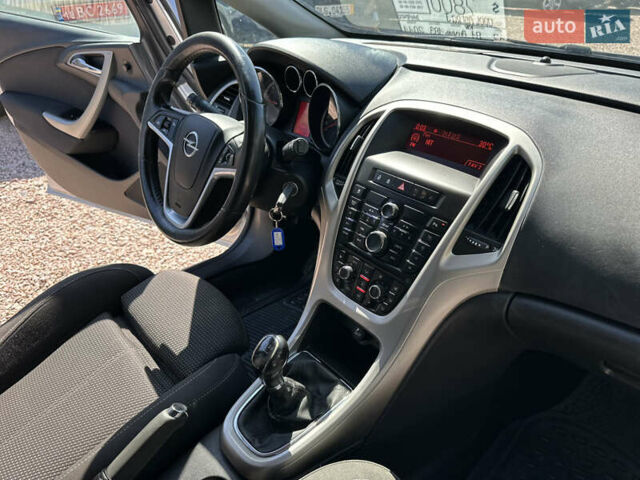 Серый Опель Астра, объемом двигателя 1.7 л и пробегом 183 тыс. км за 7900 $, фото 29 на Automoto.ua