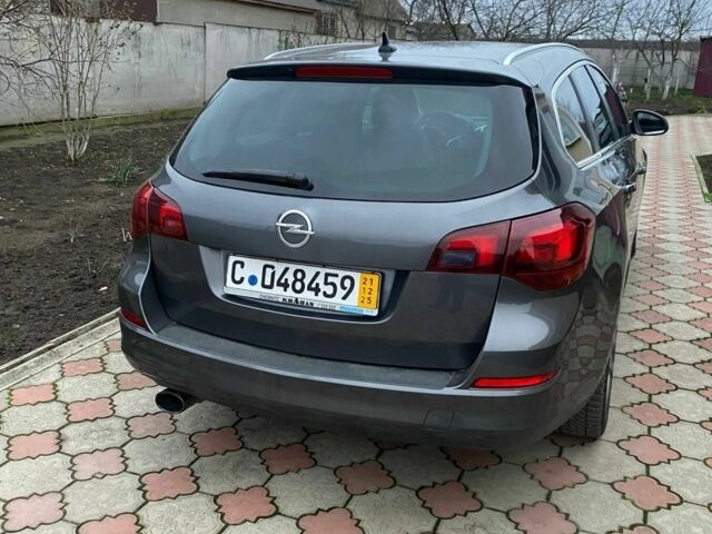 Серый Опель Астра, объемом двигателя 2 л и пробегом 245 тыс. км за 8850 $, фото 3 на Automoto.ua