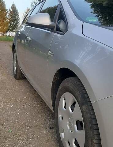 Серый Опель Астра, объемом двигателя 1.7 л и пробегом 248 тыс. км за 6950 $, фото 19 на Automoto.ua