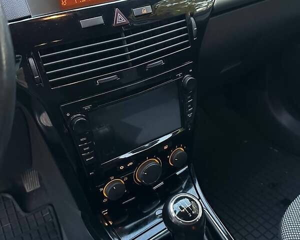 Опель Астра 2011 в Луцке на Automoto.ua Серый Опель Астра, объемом двигателя 1.6 л и пробегом 172 тыс. км за 5900 $, фото 40 на Automoto.ua