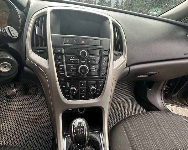 Серый Опель Астра, объемом двигателя 1.69 л и пробегом 240 тыс. км за 6200 $, фото 10 на Automoto.ua