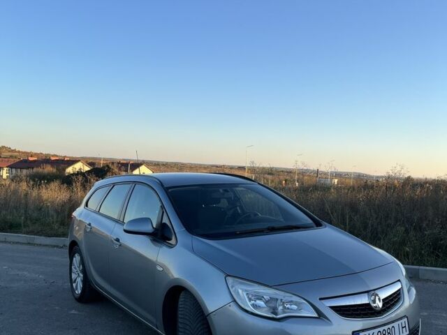 Опель Астра 2011 в Ровно на Automoto.ua Серый Опель Астра, объемом двигателя 2 л и пробегом 260 тыс. км за 5799 $, фото 1 на Automoto.ua