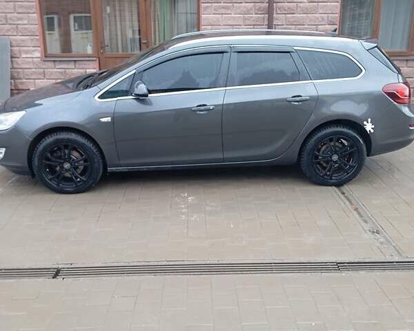 Серый Опель Астра, объемом двигателя 1.7 л и пробегом 236 тыс. км за 7200 $, фото 9 на Automoto.ua