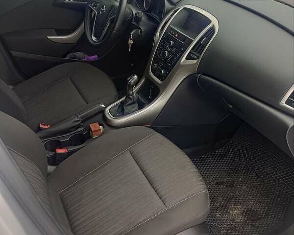 Серый Опель Астра, объемом двигателя 1.7 л и пробегом 206 тыс. км за 7499 $, фото 7 на Automoto.ua