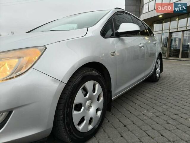 Серый Опель Астра, объемом двигателя 1.7 л и пробегом 276 тыс. км за 6500 $, фото 14 на Automoto.ua