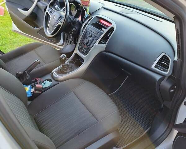 Опель Астра 2011 в Мостисках на Automoto.ua Серый Опель Астра, объемом двигателя 1.7 л и пробегом 309 тыс. км за 7000 $, фото 13 на Automoto.ua