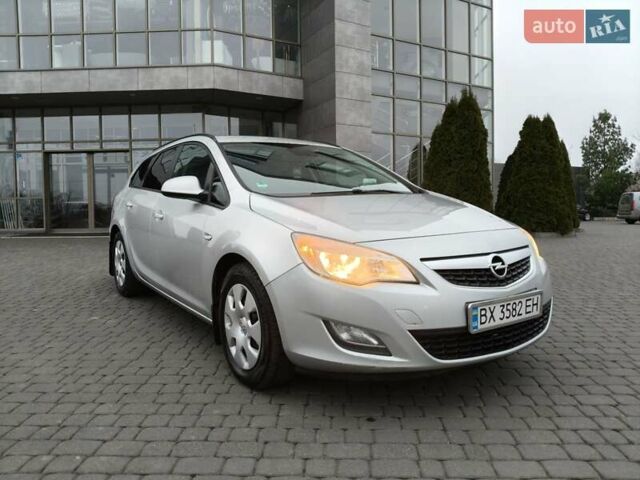 Серый Опель Астра, объемом двигателя 1.7 л и пробегом 276 тыс. км за 6500 $, фото 11 на Automoto.ua