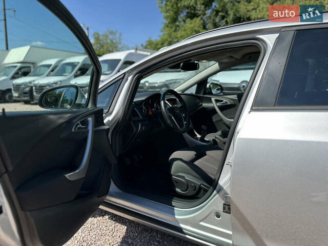 Серый Опель Астра, объемом двигателя 1.7 л и пробегом 183 тыс. км за 7950 $, фото 12 на Automoto.ua