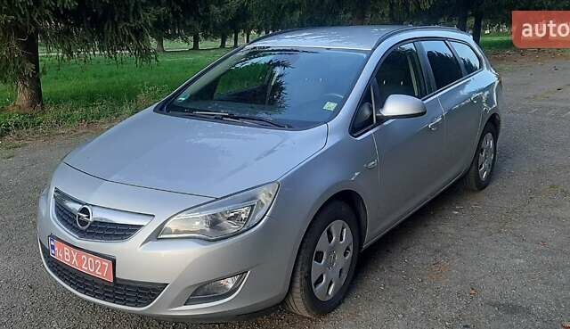 Серый Опель Астра, объемом двигателя 1.7 л и пробегом 248 тыс. км за 6950 $, фото 4 на Automoto.ua