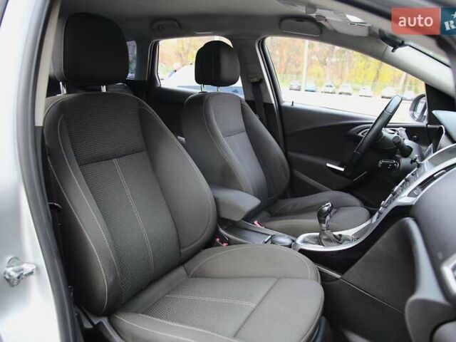 Серый Опель Астра, объемом двигателя 1.69 л и пробегом 233 тыс. км за 7800 $, фото 9 на Automoto.ua