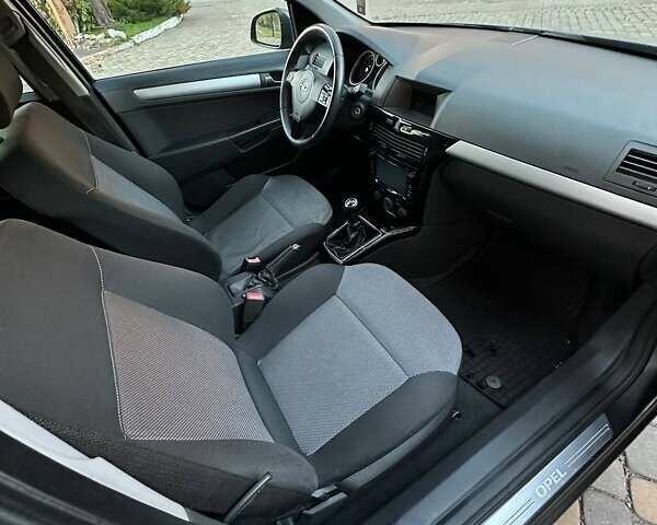 Опель Астра 2011 в Луцке на Automoto.ua Серый Опель Астра, объемом двигателя 1.6 л и пробегом 172 тыс. км за 5900 $, фото 24 на Automoto.ua