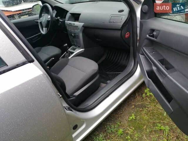 Опель Астра 2011 в Бердичеве на Automoto.ua Серый Опель Астра, объемом двигателя 1.6 л и пробегом 192 тыс. км за 6350 $, фото 8 на Automoto.ua