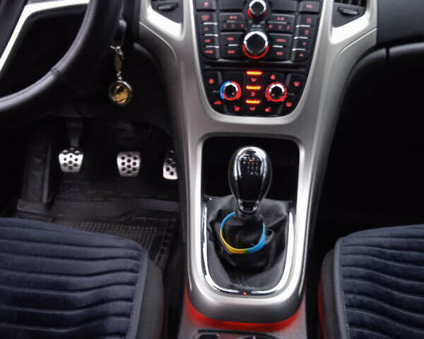 Опель Астра 2011 в Киеве на Automoto.ua Серый Опель Астра, объемом двигателя 1.69 л и пробегом 215 тыс. км за 10000 $, фото 4 на Automoto.ua