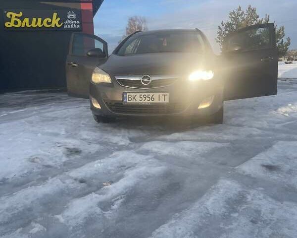 Сірий Опель Астра, об'ємом двигуна 2 л та пробігом 320 тис. км за 6750 $, фото 4 на Automoto.ua